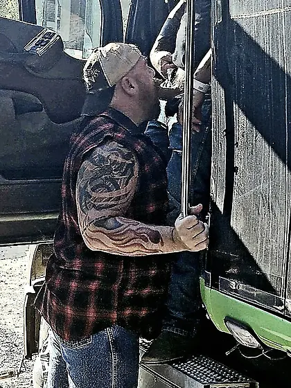 fagbait - alpha cocks luring faggots to destiny