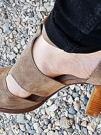 Voyeur Teen feet foot barefeet barefoot toes soles