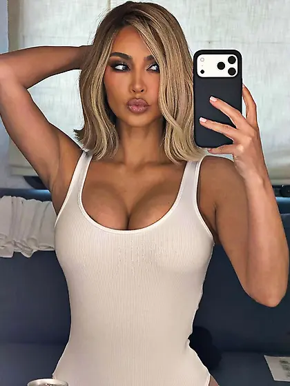Kim Kardashian selfie