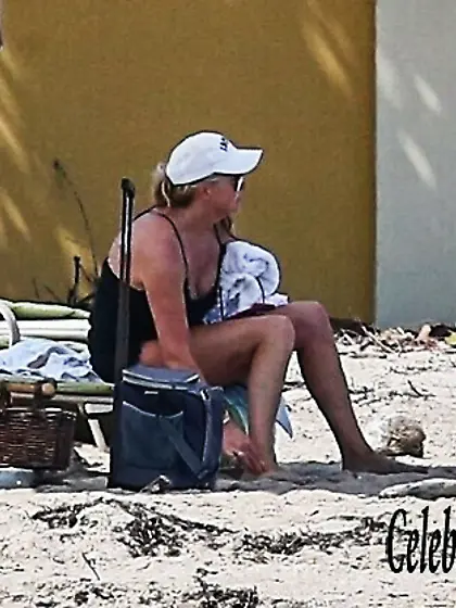 Penny Lancaster Sexy