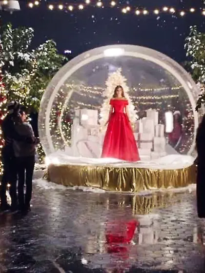 Lea Michele - red Christmas dress