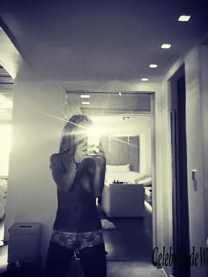 Topless pic of Lindsay Lohan