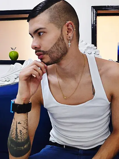 Latin gay AGUSTIN9INCHES like to snapshot