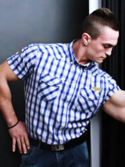 Brunette dreammsexyyboyy perform close