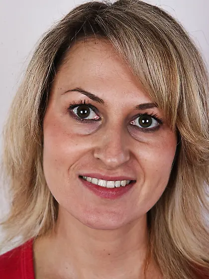 Experienced blonde sex model