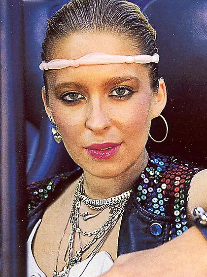 Dirty seventies girl enjoys