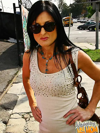 This milf Lake Russell has the hairy pussy that willingly takes