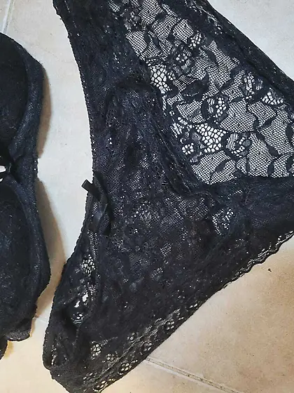 Wife's dirty undies /Culottes sales/Dirt pants/