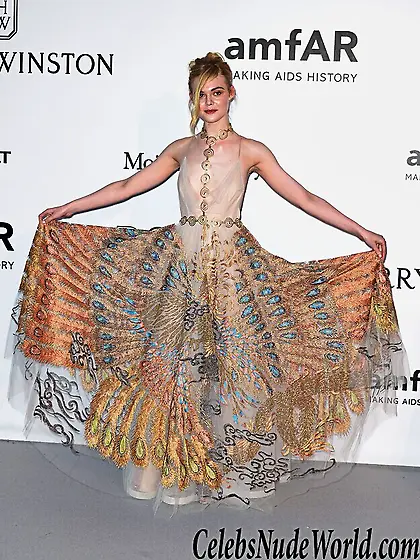 Elle Fanning Sexy Photos