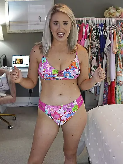 Blonde Bikini MILF Andrea
