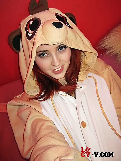 Cute redhead teen Lucy Vixen doesn???t mind teasing with the nud