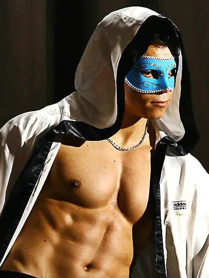 White gay Rokotelo like to dancing and zoom