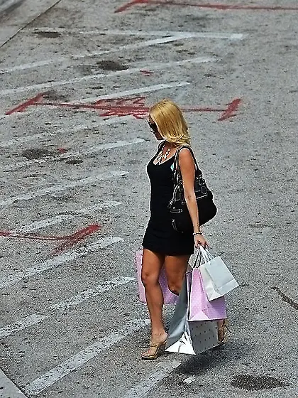 Elegant blonde floozy receives hot jizz in her mouth after being