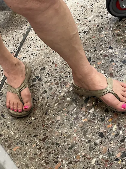 Beautiful BBW gilf feet at supermarket
