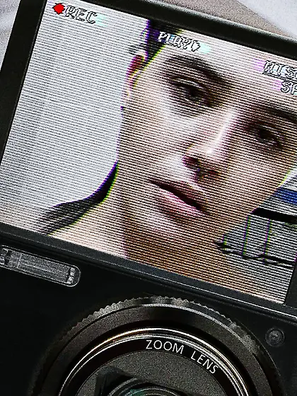 Desperate slut needs fans