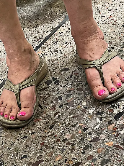 Beautiful BBW gilf feet at supermarket