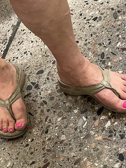 Beautiful BBW gilf feet at supermarket
