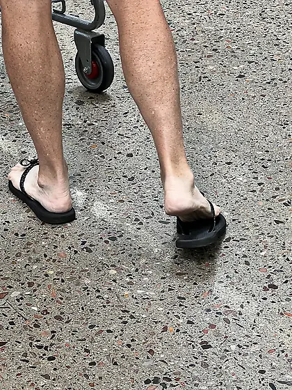 Gilf feet at supermarket