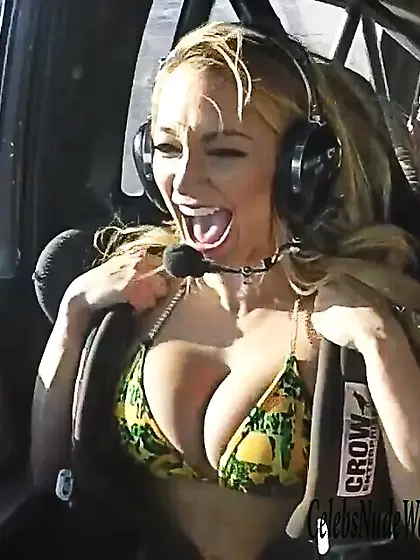 Lindsey Pelas naked pics