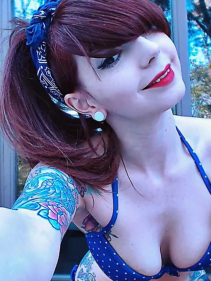 Sexy inked girl Ivy Jean shows off her nice boobs as she takes o