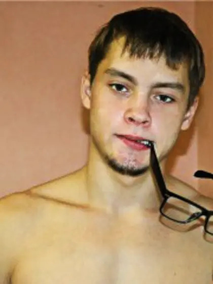 Brunette tod almond perform