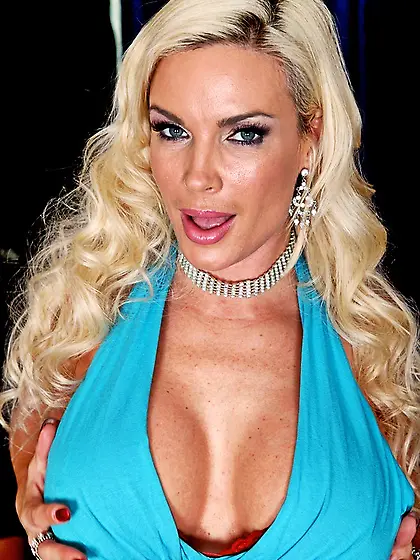 Cockhungry wife fucks doctor