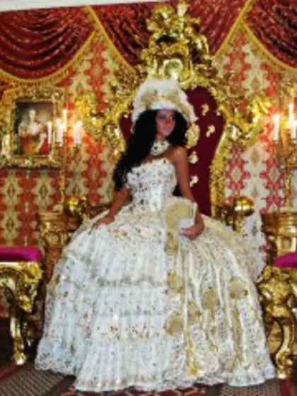 29 yo brunette Markiza.