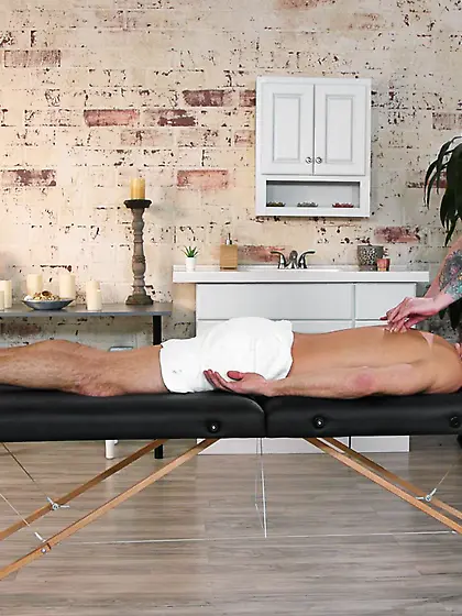 Horny masseuse Crystal Taylor gets fucked well
