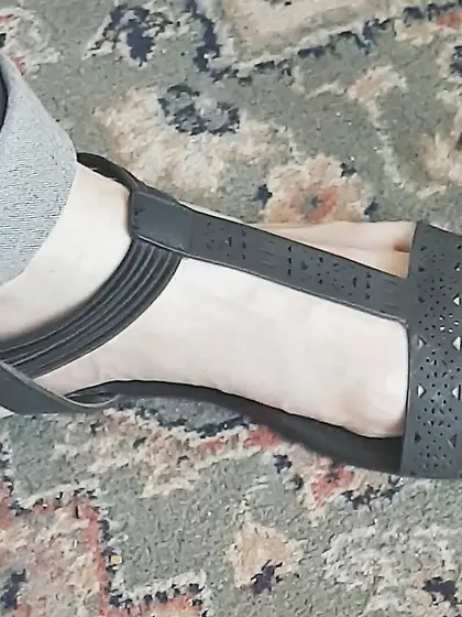 Voyeur Teen feet foot barefeet barefoot toes soles