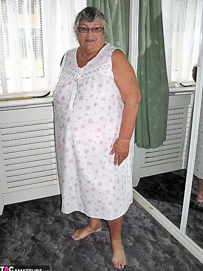 Magnetic blonde granny wearing