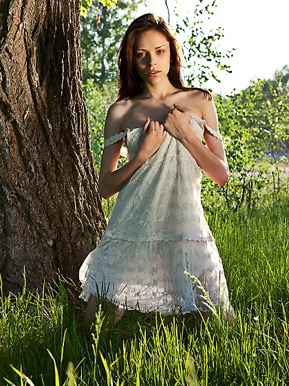 Luscious babe peels white