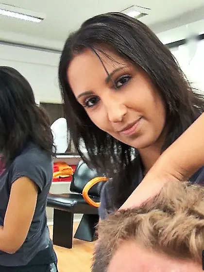 Sexy bimbo Samante Mofos shows her fucking professionalism for g