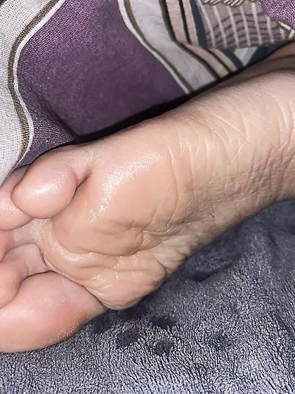 gf sleep feet