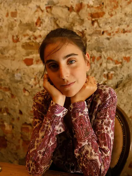 College darling has a pair of perfect jugs