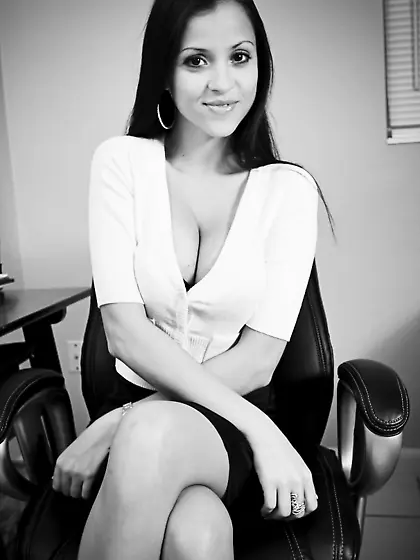 Gorgeous office chick takes
