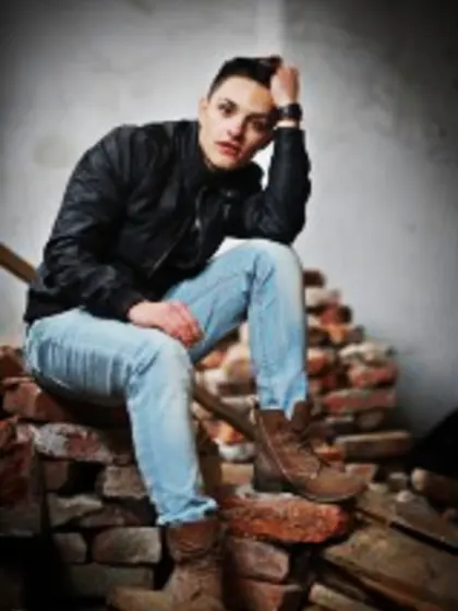 Brunette erick perform close