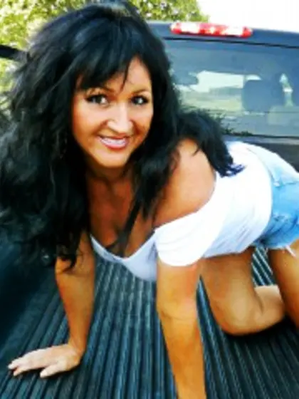 Brunette sensualsuzette perform anal