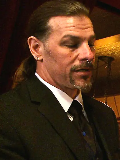 Behaved bitches serve entertainment