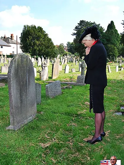 MILF is a widow now so she finds another fancy man to score her