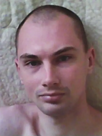 Brunette 3456 perform close