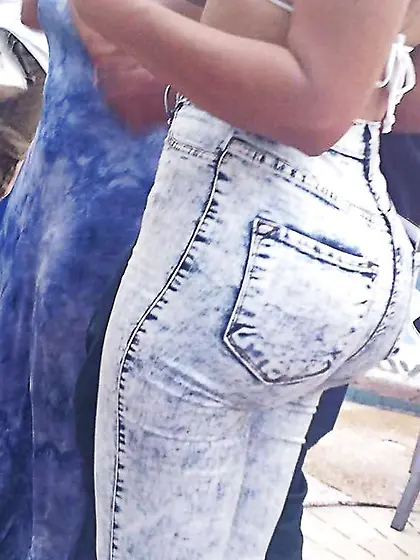 Extraordinaire Small Bouncy CULO Latina Stunner! VOYEUR CANDIDS