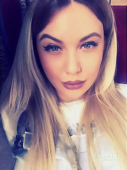 Bisexual vibrator squirt