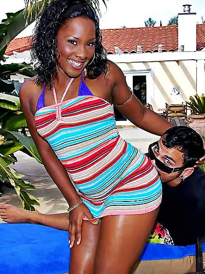 Harlot ebony Ms Platinum has her asshole licked and her pussy ow