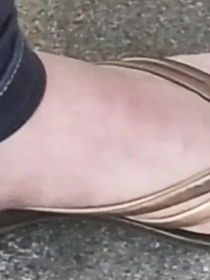 Voyeur Teen feet foot barefeet barefoot toes soles