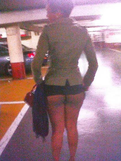 71 Nigger JO ass flashing in public parking