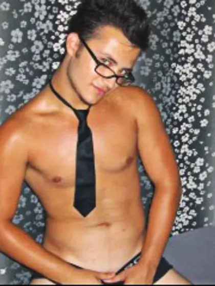 Brunette sexxyboy perform anal