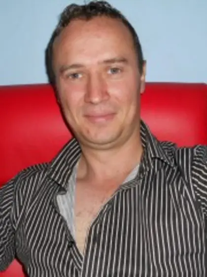 Blondusexy perform close dancing