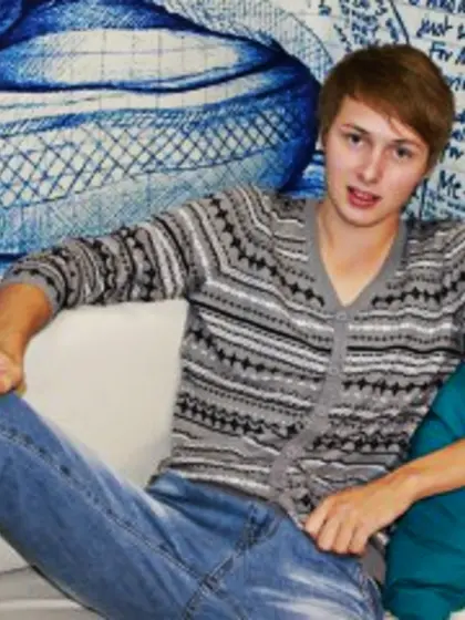 Blonde kirill perform close