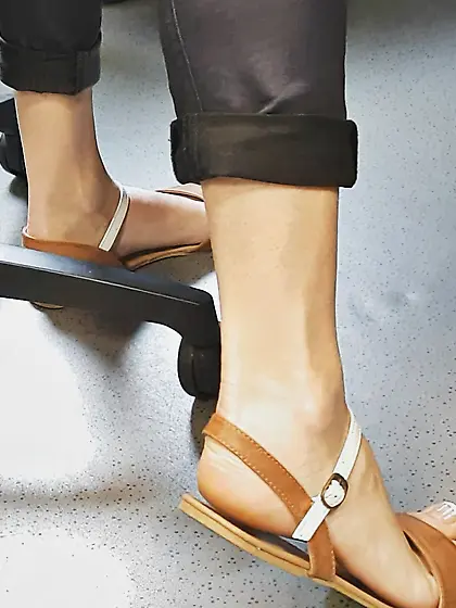 Voyeur Teen feet foot barefeet barefoot toes soles