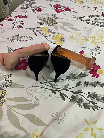 Tacones and Dildo for you baby